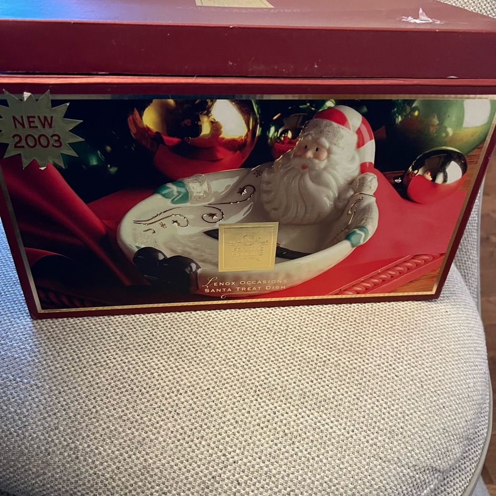 Lenox Red Santa Treat Dish Box